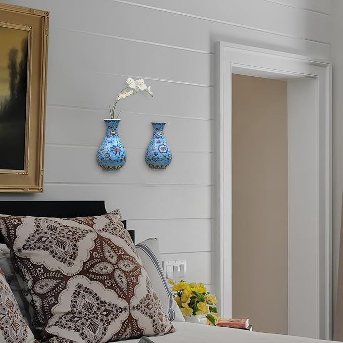 Set of Two Handmade Chinese Blue & White Porcelain Wall Mounted Vases – Chinoiserie Ceramic Flower Vase for Indoor Home Décor, Wall Hanging Vases for Living Room & Bookshelf