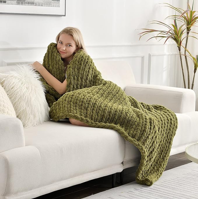 Maetoow Tighter Version Chenille Chunky Knit Blanket Throw 60×80 Inch, Handmade Warm & Cozy Blanket Couch, Bed, Home Decor, Soft Fleece Banket, Boho Thick Blankets and Giant Yarn Throws,Olive Green