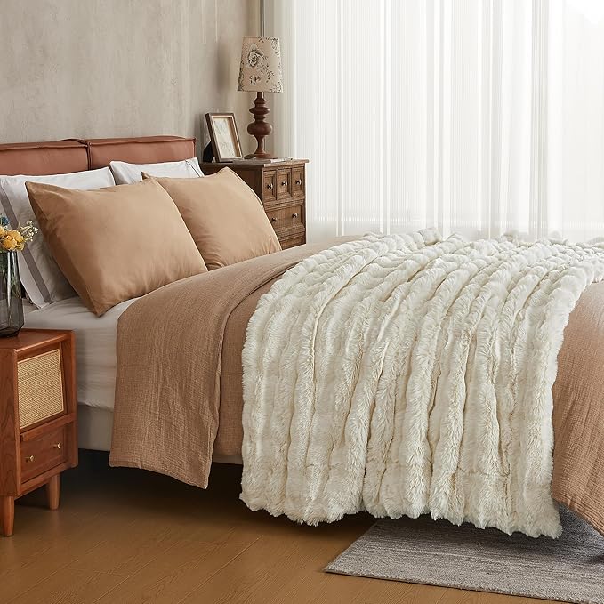 JELLYMONI Faux Fur Throw Blanket, White Fuzzy Cozy Plush Bubble Bed Blanket, Thick and Warm, Queen (90" x 90")